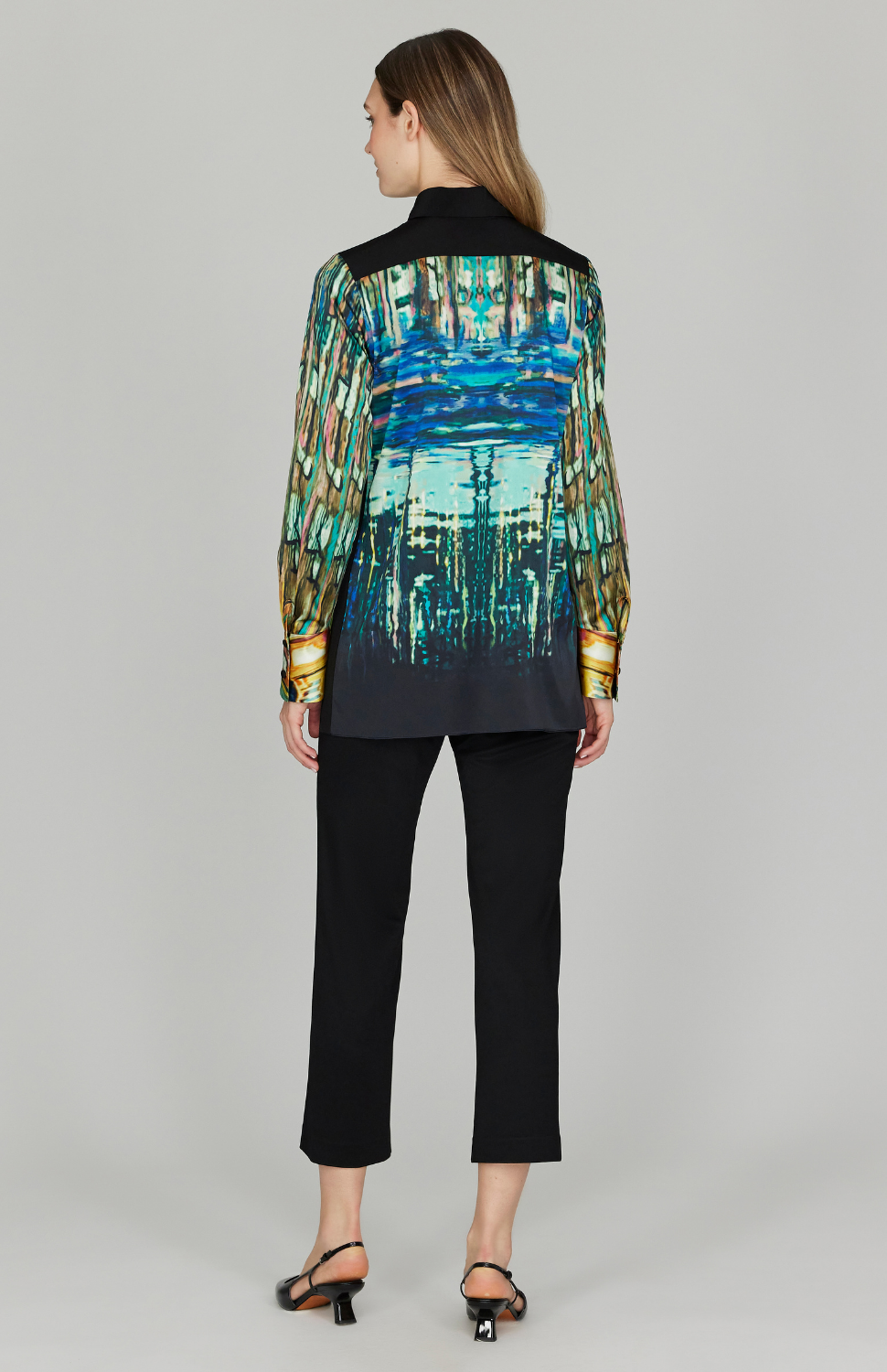 Water Reflection Collared Blouse w/ 
Relaxed Sleeve