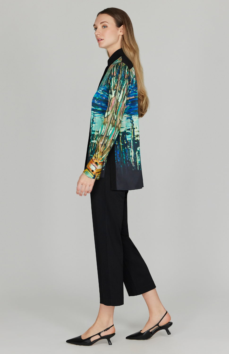 Water Reflection Collared Blouse w/ 
Relaxed Sleeve