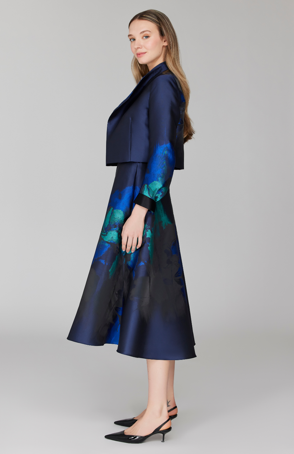 Watercolor Floral Jacquard Short Jacket w/ Pleat Sleeve