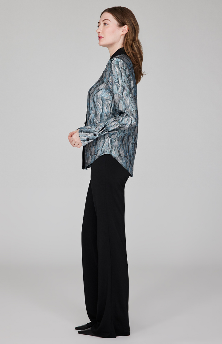 Shimmering Feather Jacquard Fitted Collared Shirt w/ Relaxed Sleeve
