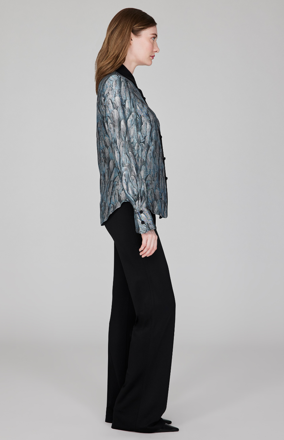 Shimmering Feather Jacquard Fitted Collared Shirt w/ Relaxed Sleeve